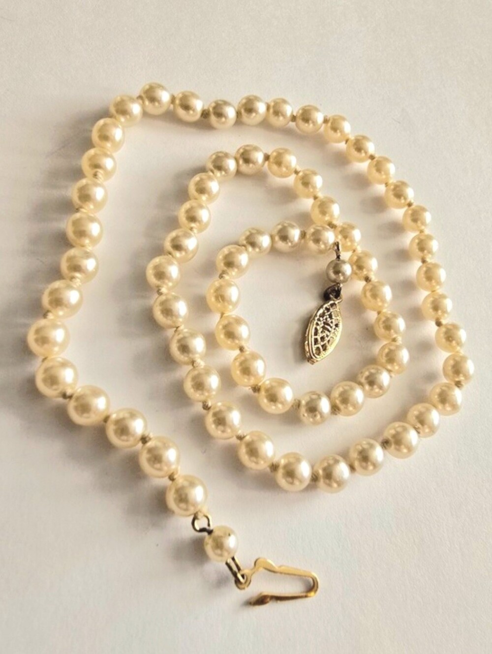 Vintage necklace ivory white faux pearls